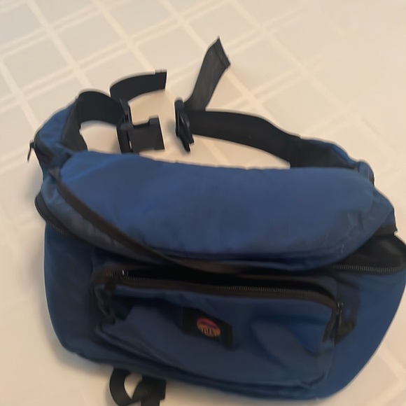 Sundog photography hippack. Lots of pockets 6” deep, 4+” wide, 13” across - Picture 2 of 5